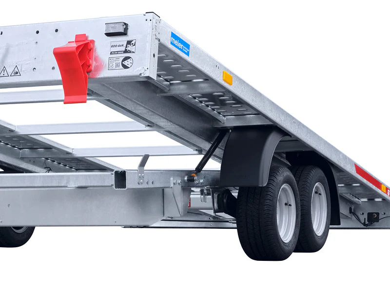 Remolque de transporte de vehículos Temared CARKEEPER NUEVO tipo, basculante con rampas y raíles de soporte. - Imagen 3